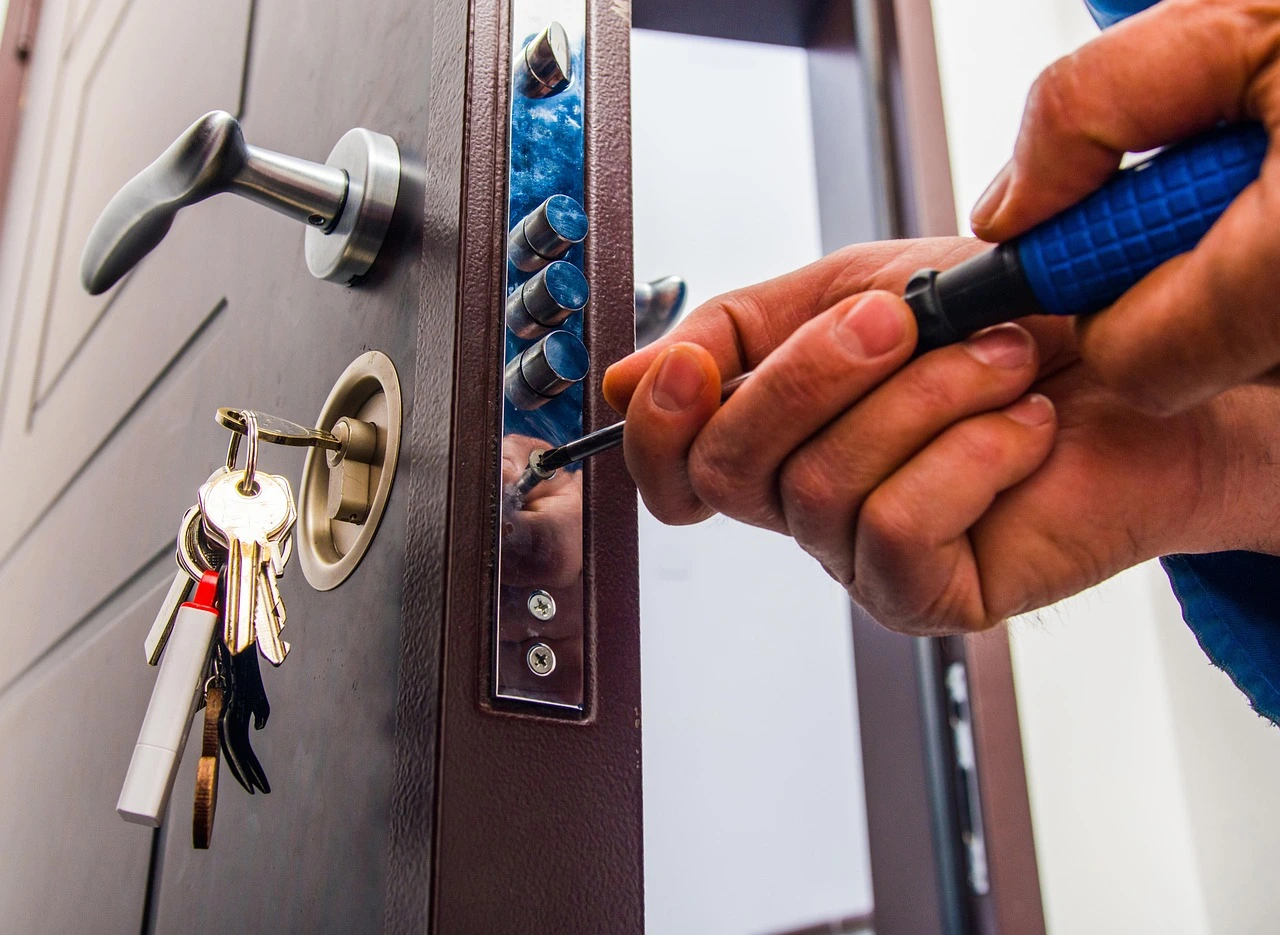 Serrurier Rennes urgence, Serrurier Rennes pas cher, Serrurier 24/7 Dépannage serrure, Ouverture de porte rennes